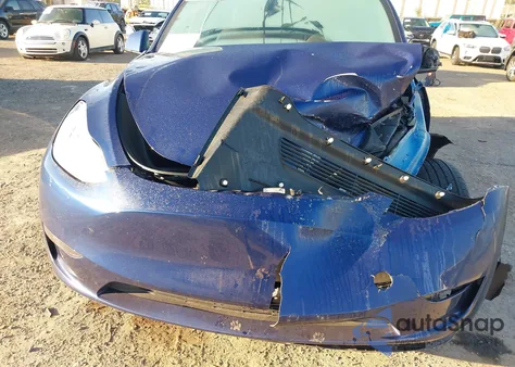 2024 Tesla Model Y Long Range Dual Motor All-Wheel Drive из США, поврежденный, VIN 7SAYGDEE3RF160174